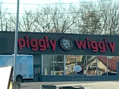 Piggly-Wiggly grocery store Tennessee - Tips for vegan road tripping